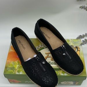EASY STREET
Women's Zenon Comfort Flats in Black size 8W NIB